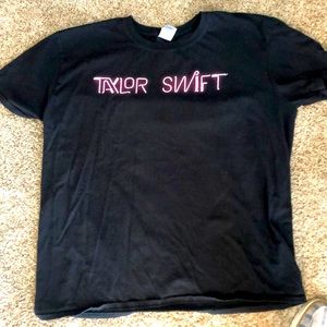 Taylor Swift 1989 World Tour concert tshirt